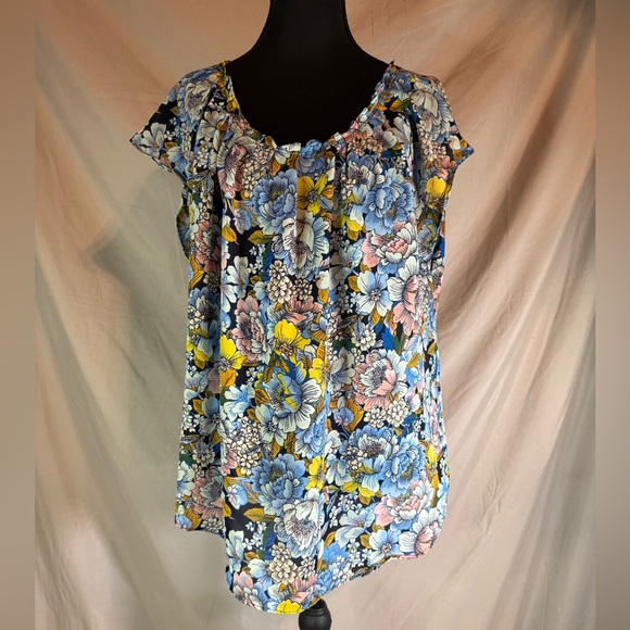 LC Lauren Conrad Tops - LC Lauren Conrad Blue & Yellow Floral Short-Sleeve Top 🌼
